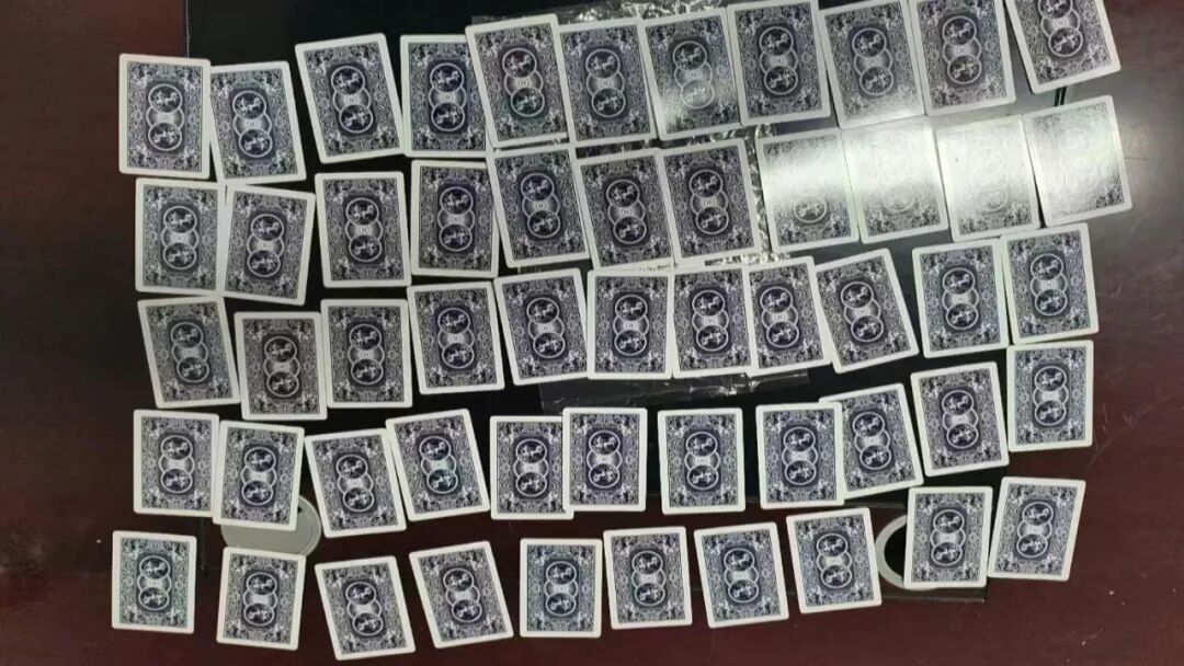 男子赌博输12万，发现“科技牌”报警，3人被采取刑事强制措施，男子自己被行政处罚