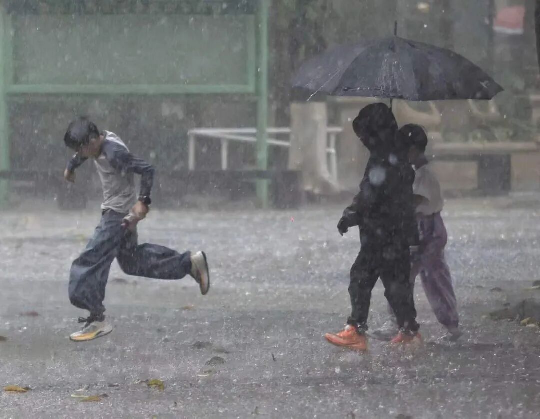 大暴雨、12级大风、冰雹！广州未来7天都“泡汤”