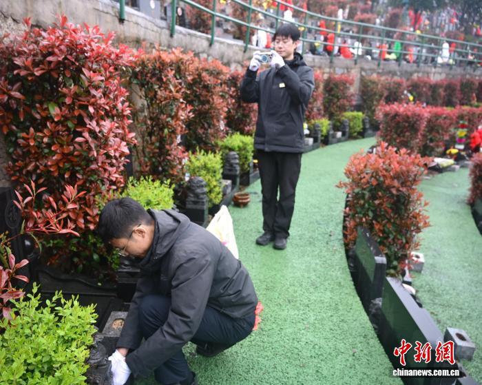 “代客祭扫”思故人，何以兼顾需求与伦理？