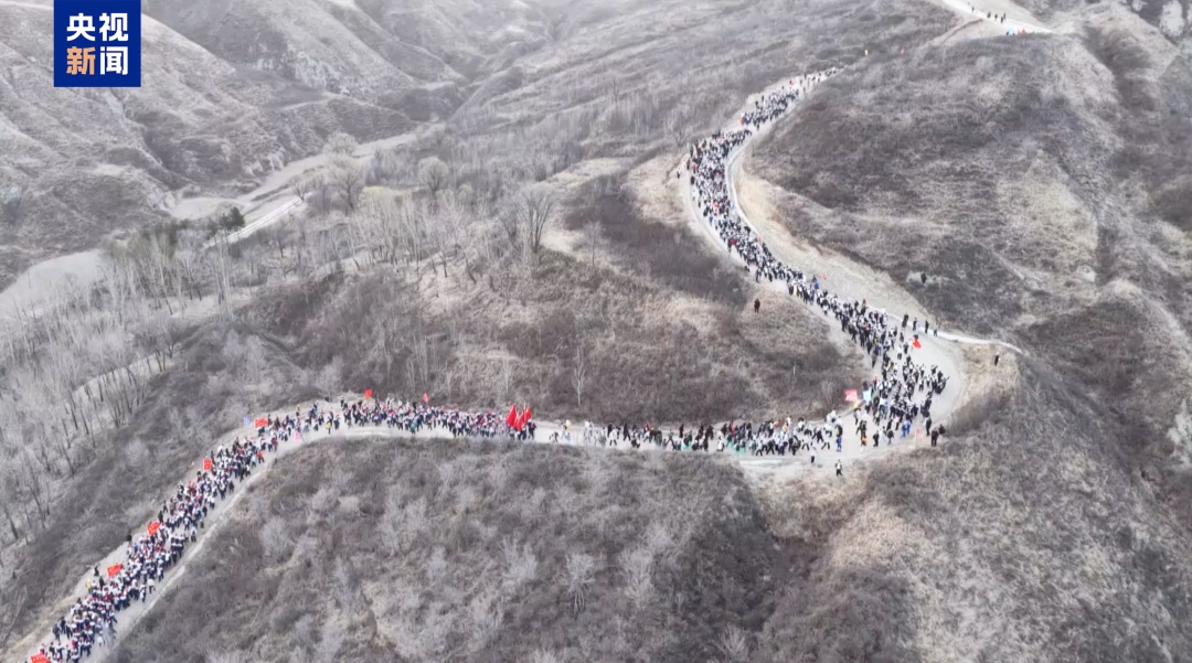连续31年，徒步108里！这堂“课”又刷屏了