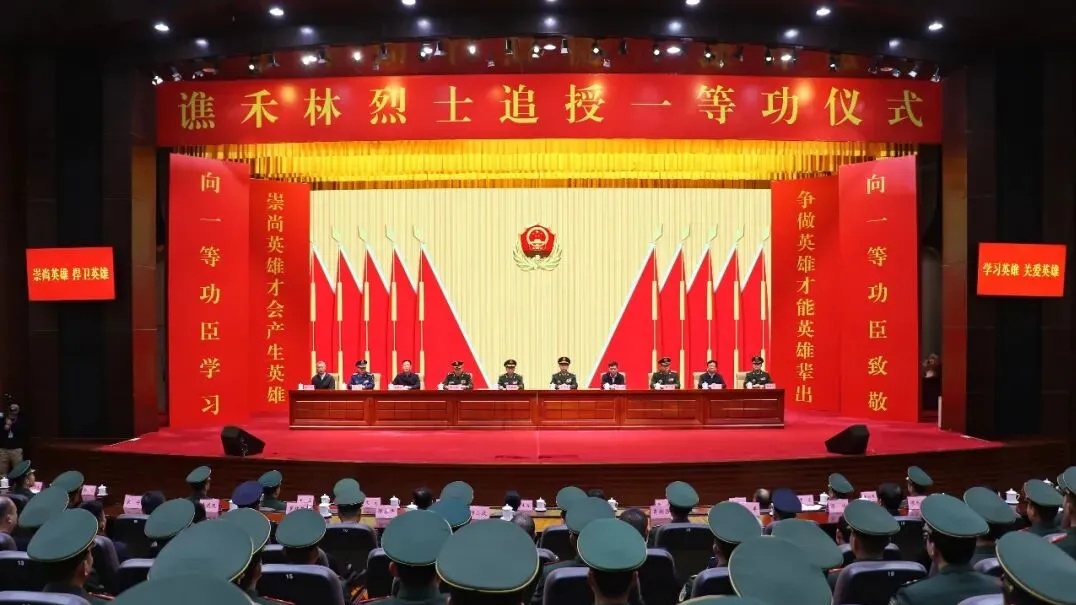 25岁海警烈士谯禾林牺牲时执法画面公开，被走私艇高速冲撞，受伤落水后壮烈牺牲