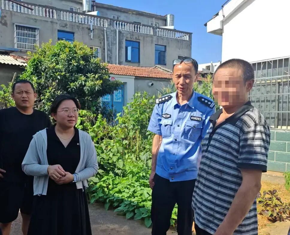 二十年前送他入狱，二十年后帮他“重生”