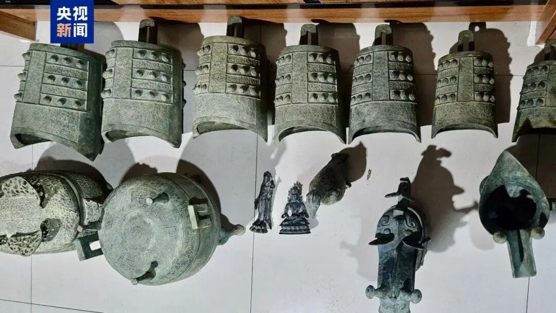 非法倒卖青铜器、石刻等文物350余件，张某某犯罪团伙被抓获