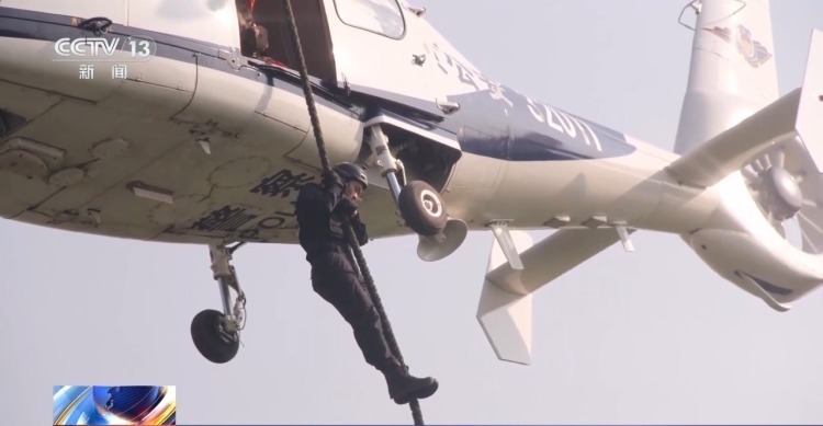 “抓着我的手” 24岁民警留下最后一句话