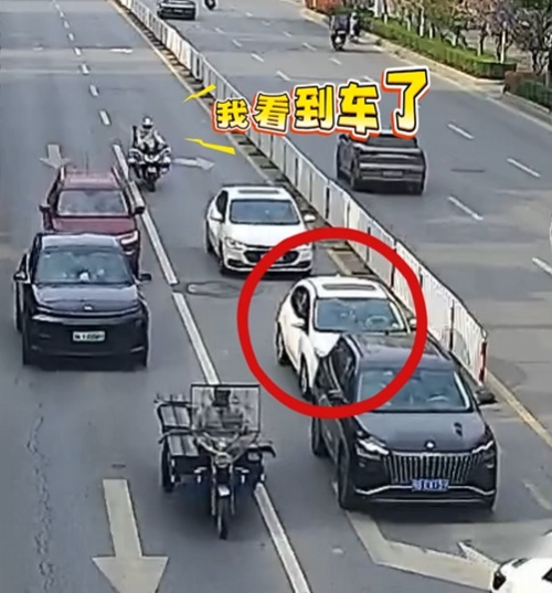 “打开双闪，跟着我！” 老人昏迷不醒，交警疾速开道护航就医