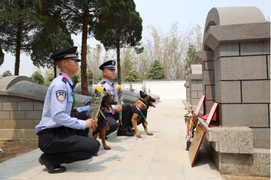 18岁缉毒烈士生命最后一刻，仍保持控制嫌犯姿势……