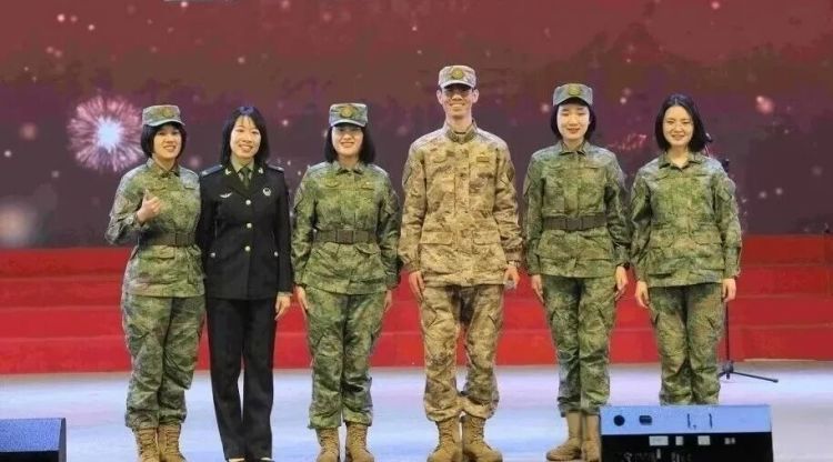 这位退役女兵，获清华大学在校生最高荣誉！