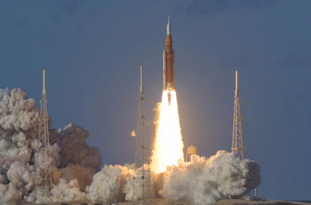 50多年来首次飞向月球，美国关键发射出现厕所问题