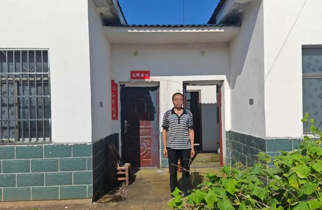 二十年前送他入狱，二十年后帮他“重生”