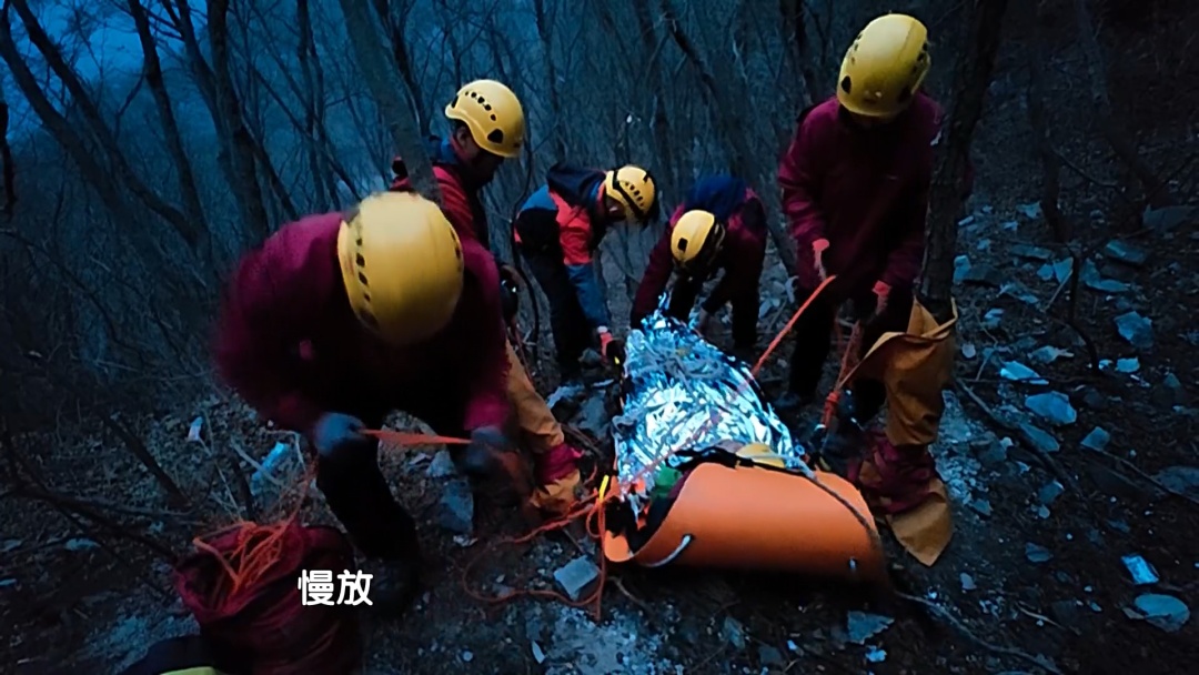 北京突发：女子爬野长城 跌落10米摔伤