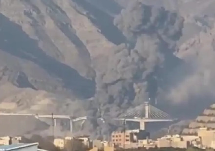 伊朗标志性大桥遭袭