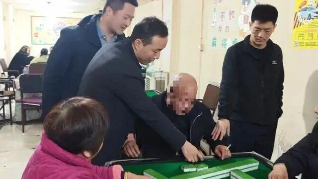 32年前两男子前往南京游玩，因身上无钱，临时起意、合谋抢劫出租车并将司机杀害，南京警方侦破1994年的命案