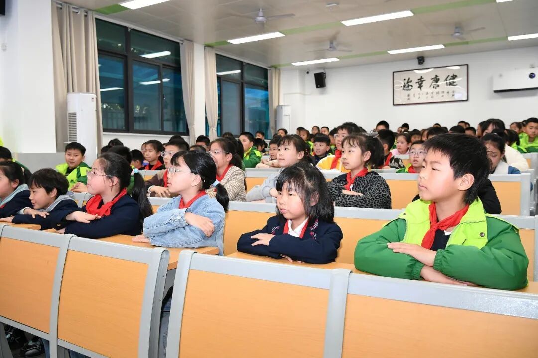 教育部：义务教育学校严禁设立重点班、实验班、快慢班（附举报投诉受理渠道）