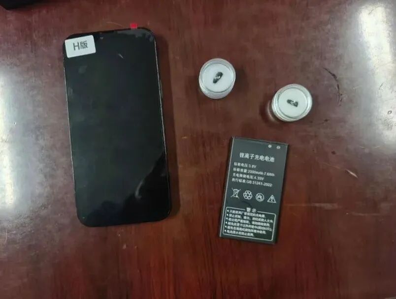 男子赌博输12万，发现“科技牌”报警，3人被采取刑事强制措施，男子自己被行政处罚