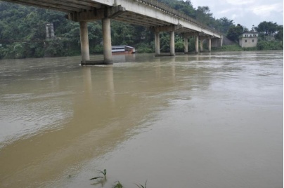 18岁缉毒烈士生命最后一刻，仍保持控制嫌犯姿势……