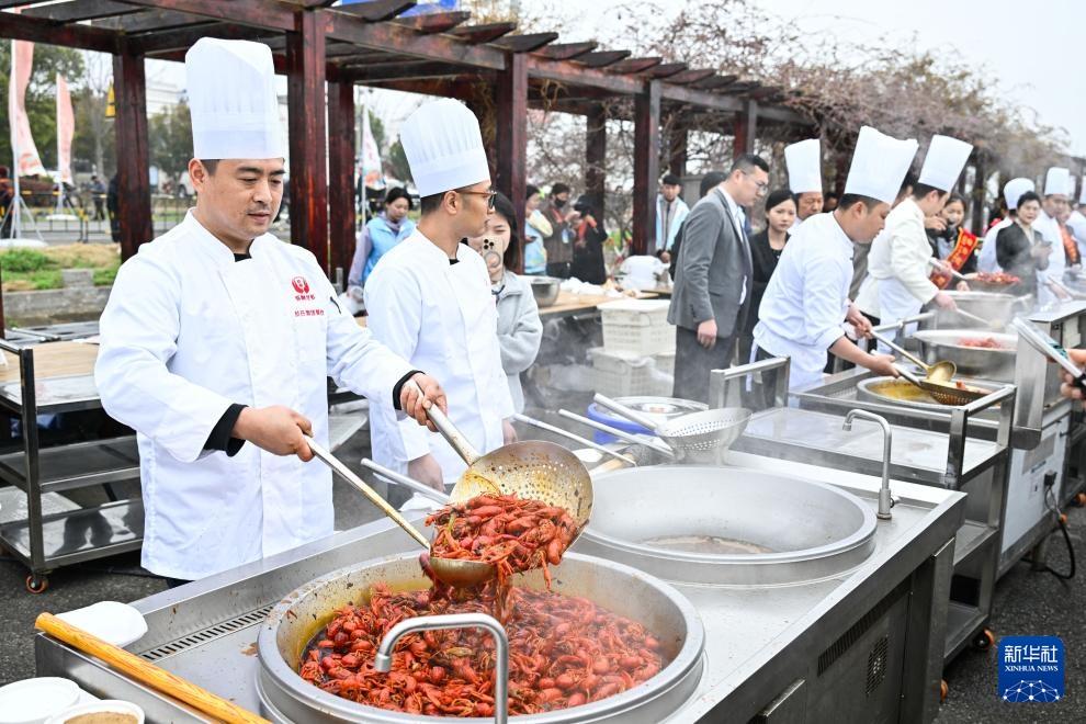 江苏：盱眙小龙虾开捕