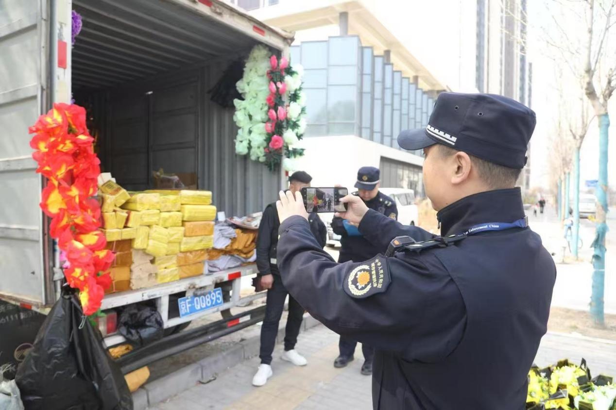 北京全力保障清明祭扫环境秩序