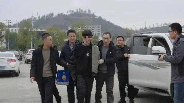 32年前两男子前往南京游玩，因身上无钱，临时起意、合谋抢劫出租车并将司机杀害，南京警方侦破1994年的命案