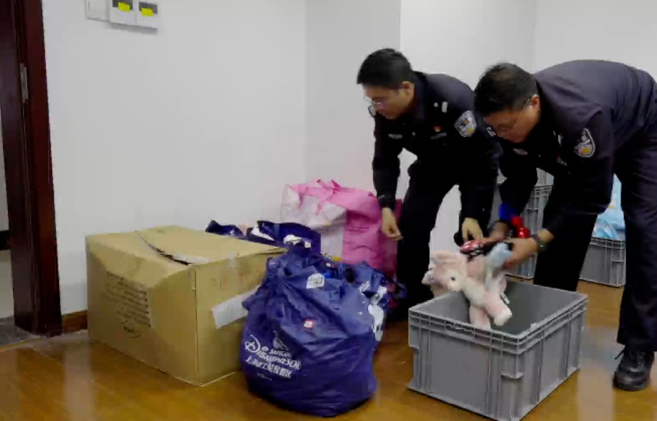 太猖狂！事发上海迪士尼，28人被抓！警方透露：甚至有人在厕所里交易