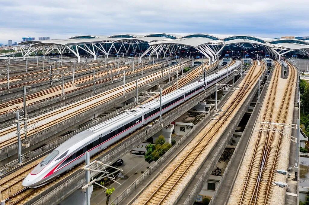 深港口岸人流量“爆了”！网友：满眼都是“北上”的期待与快乐