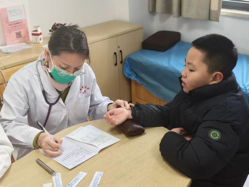 过敏季，娃该咋办？