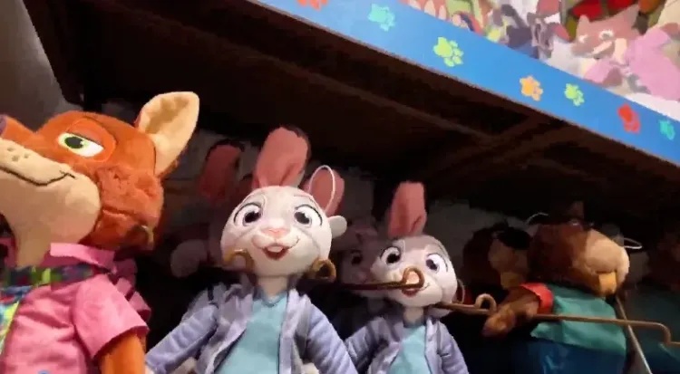 事发上海迪士尼！300元商品30元就卖了，28人全部被抓！警方披露案情