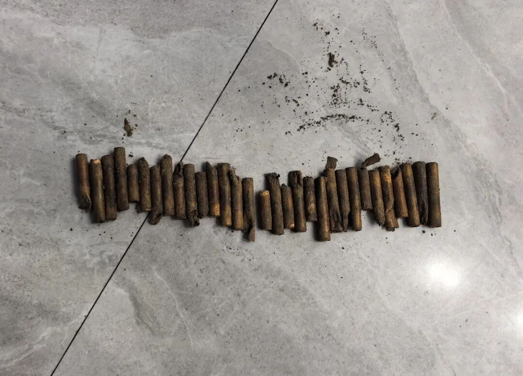 父亲去世后，母亲：“你爸好像埋过什么东西”！男子挖出后直冲警局