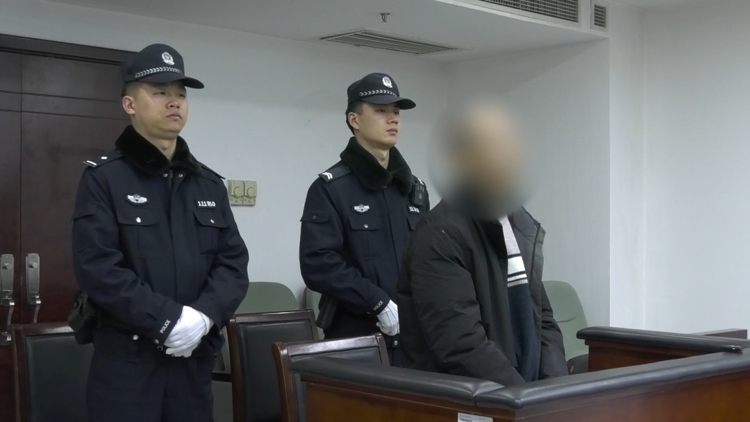 北京：在旋转门实施扒窃 八进宫男子再次领刑