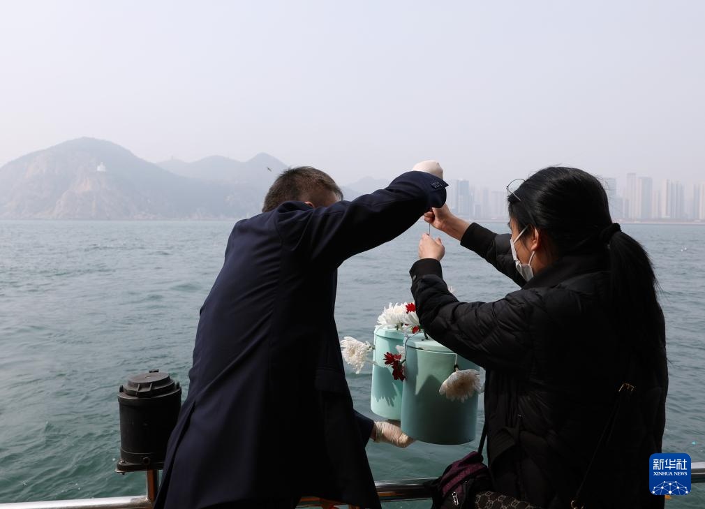 海葬“摆渡人”