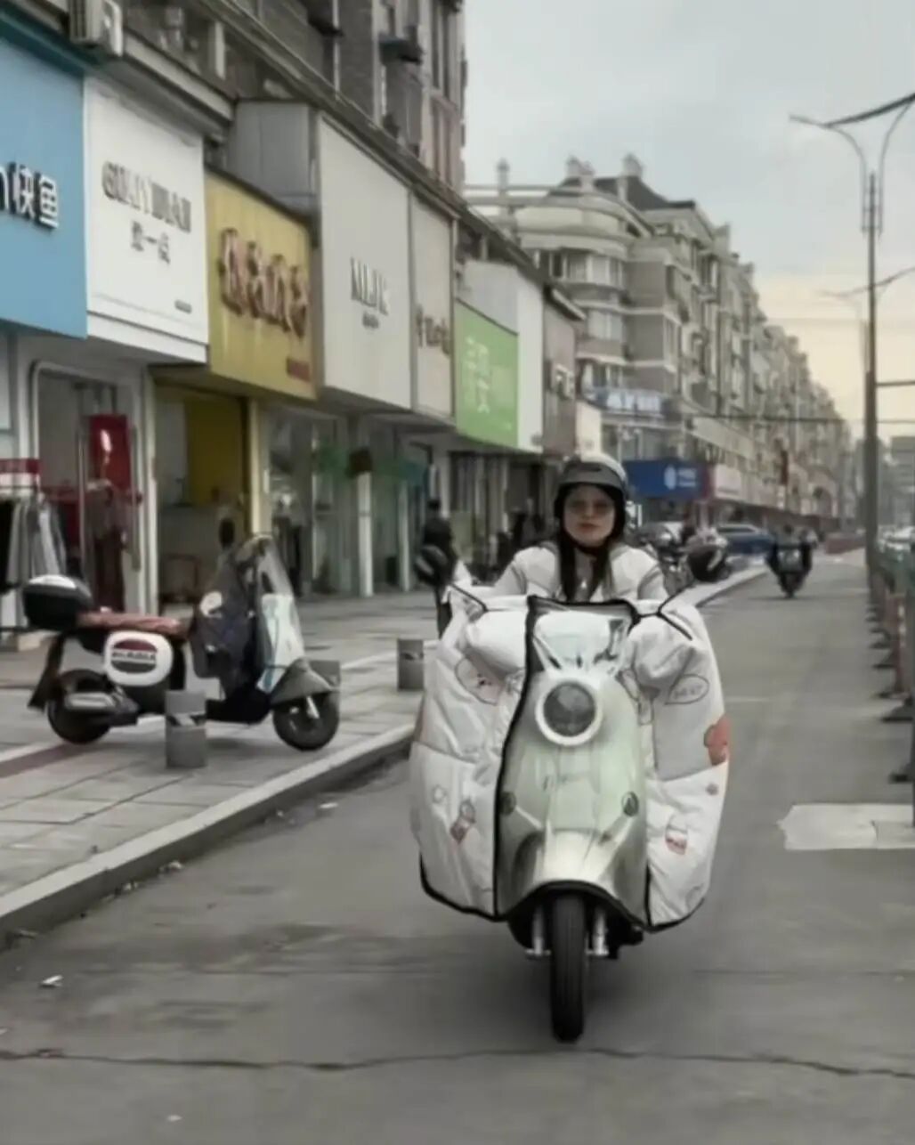 “雷霆早餐妈妈”丽萍宣布直播带货,网友呼唤“别变味”,当事人回应 “雷霆早餐妈妈”丽萍宣布直播带货,网友呼唤“别变味”,当事人回应