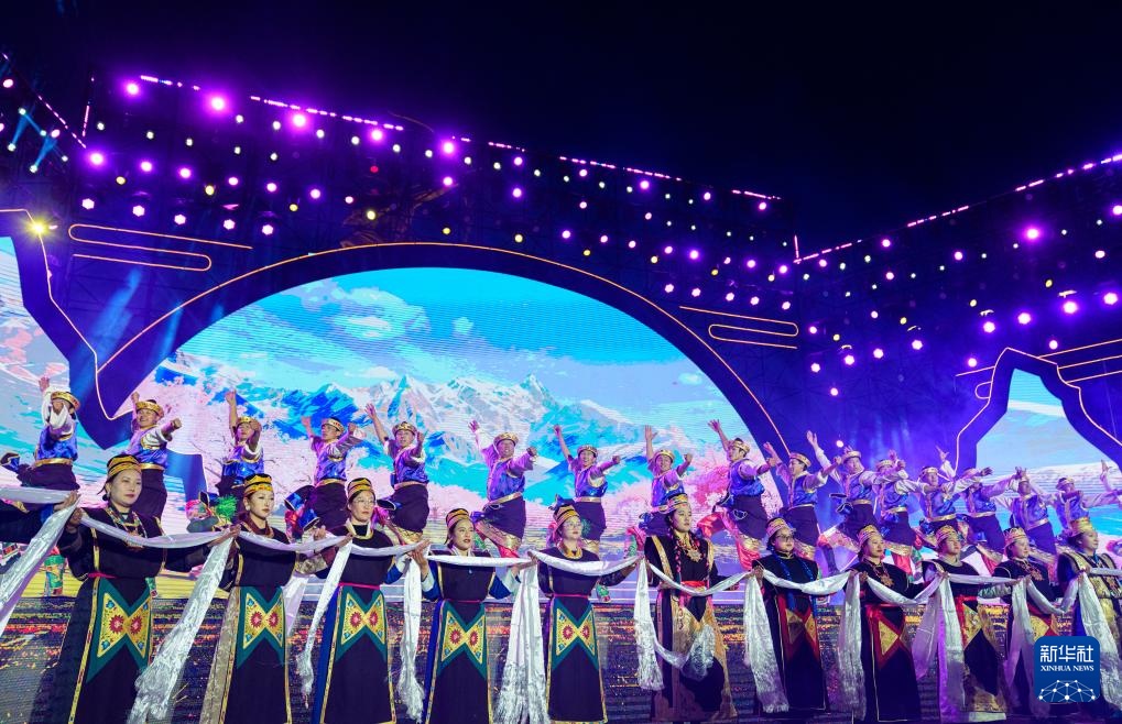 不负高原好春光 林芝桃花节开幕 不负高原好春光 林芝桃花节开幕