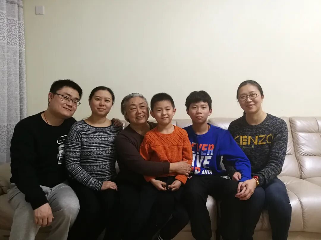 “樊骅,再见!樊骅,加油!” “樊骅,再见!樊骅,加油!”