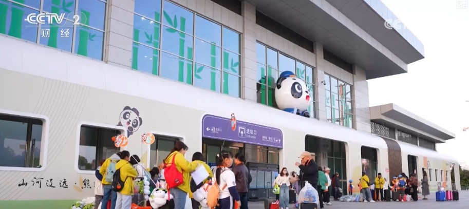 “春假+清明”出行热度走高 多部门协力保障出行持续激发消费活力