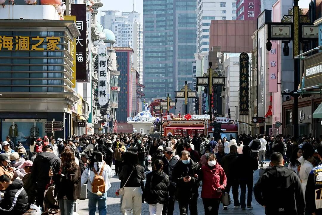 假期首日,沈阳中街人从众! 假期首日,沈阳中街人从众!