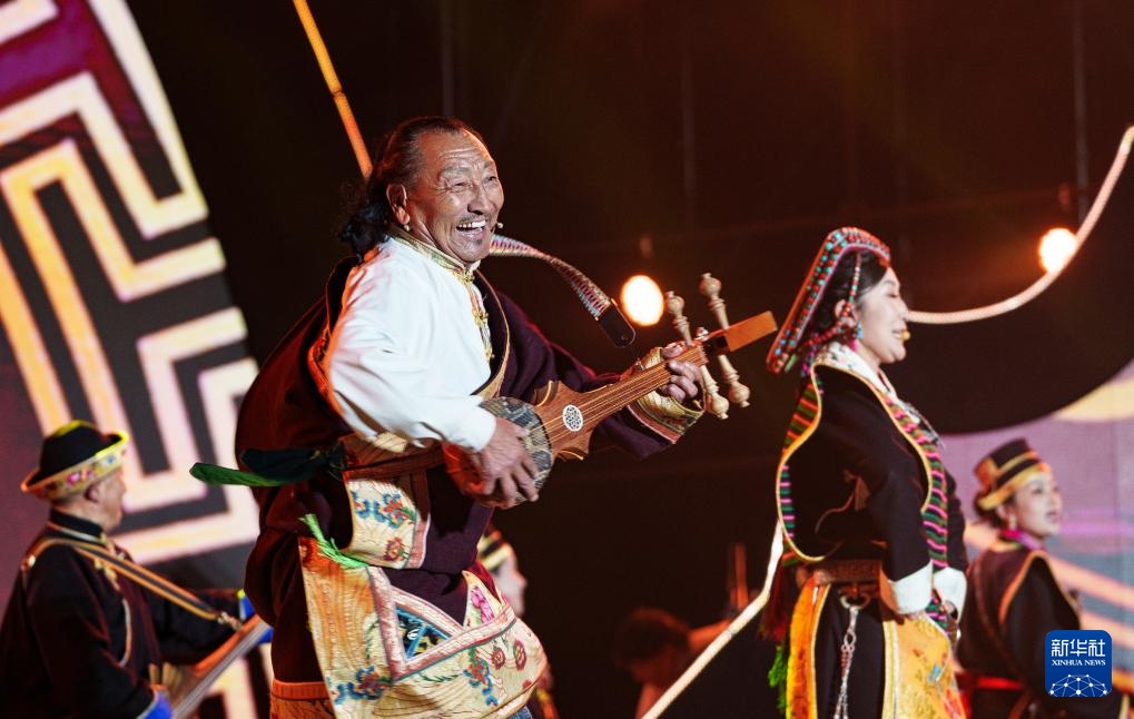 不负高原好春光 林芝桃花节开幕 不负高原好春光 林芝桃花节开幕