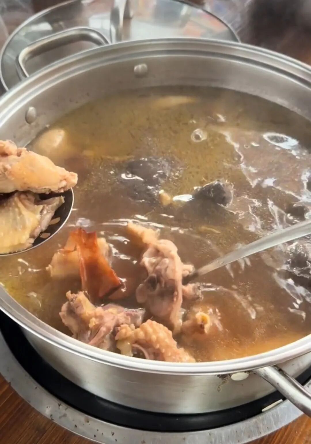 “全网最不想火”的饭店火了！老板开小号自黑：踩雷，好难吃，都别来…