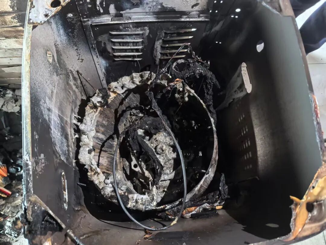 居民一个操作,多年闲置洗衣机“发火”了 居民一个操作,多年闲置洗衣机“发火”了