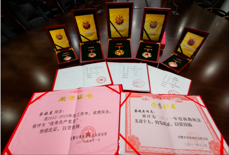 “愿这些空白墓碑,不再刻上碑文” “愿这些空白墓碑,不再刻上碑文”