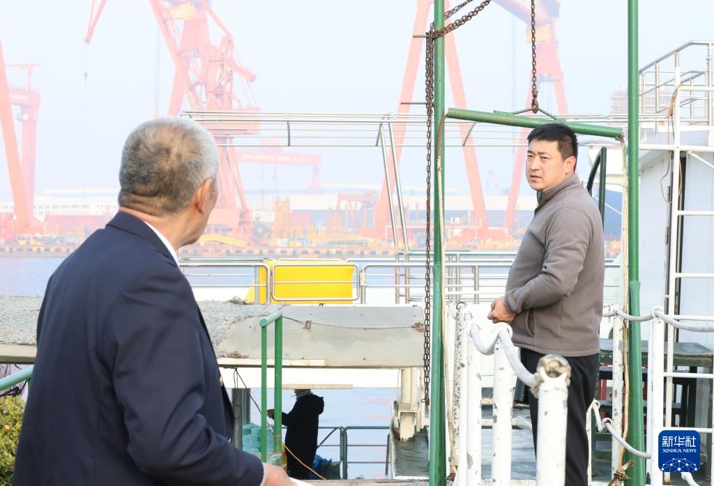 海葬“摆渡人”