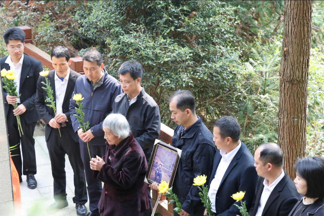 她76岁了,还在等一个答案…… 她76岁了,还在等一个答案……