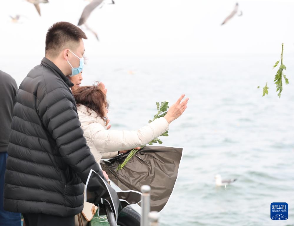 海葬“摆渡人”