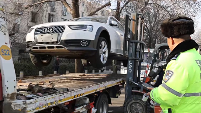 “咱争取别再第三回见面了……” “咱争取别再第三回见面了……”