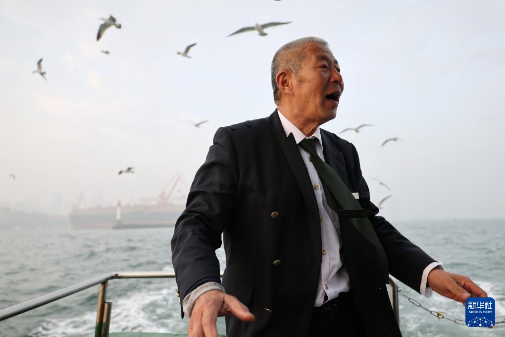 海葬“摆渡人”