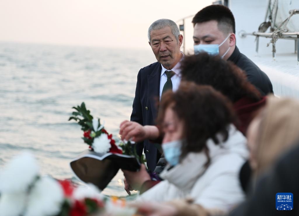 海葬“摆渡人”