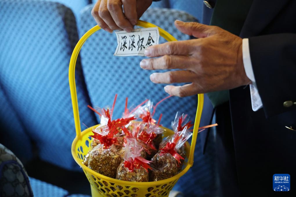 海葬“摆渡人”