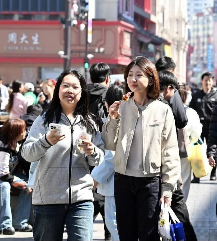 假期首日,沈阳中街人从众! 假期首日,沈阳中街人从众!