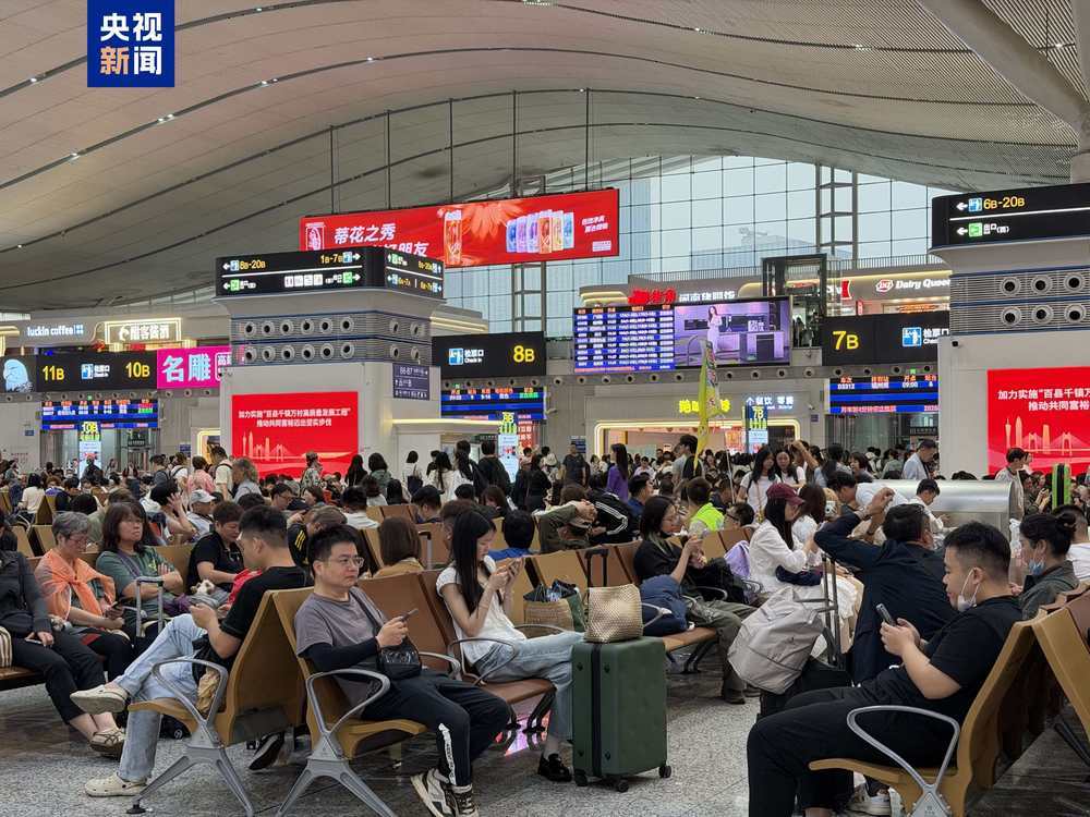 8.6万人次创历史新高 广深港高铁迎来港人北上出行高峰