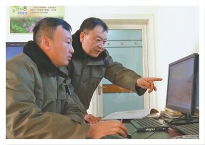 我给野马当“奶爸”