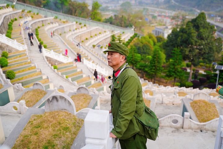 替烈士行孝,“我就是你们的儿子” 替烈士行孝,“我就是你们的儿子”