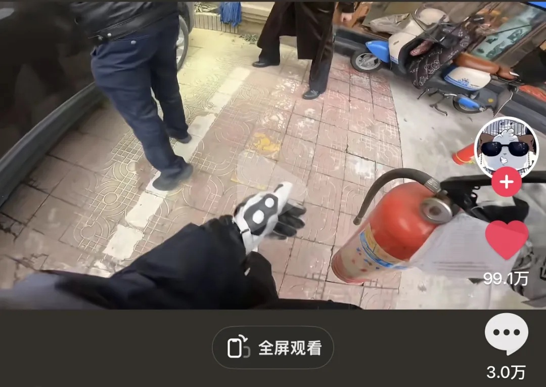 杭州“00后”小伙被张雪喊话！一个多月前他做了件轰动的大事……